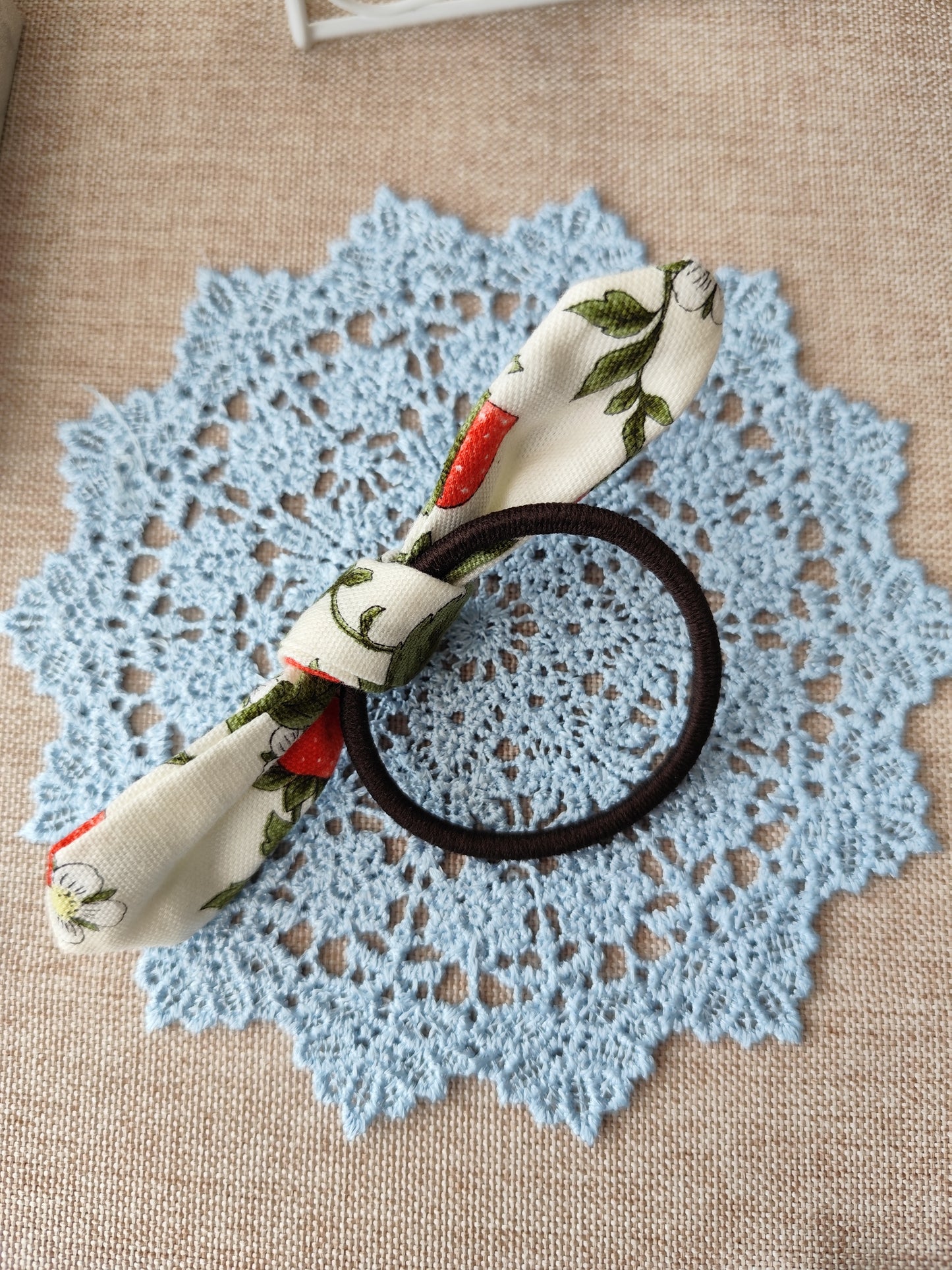 綿100%イチゴ柄のヘアアクセサリー