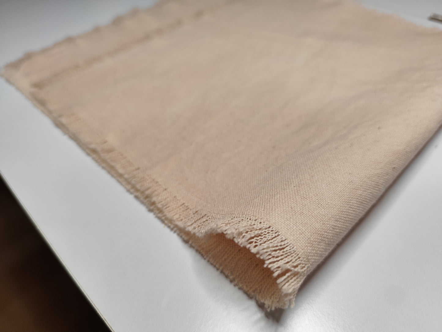 端のひだは一つ一つ手作業で仕上げています