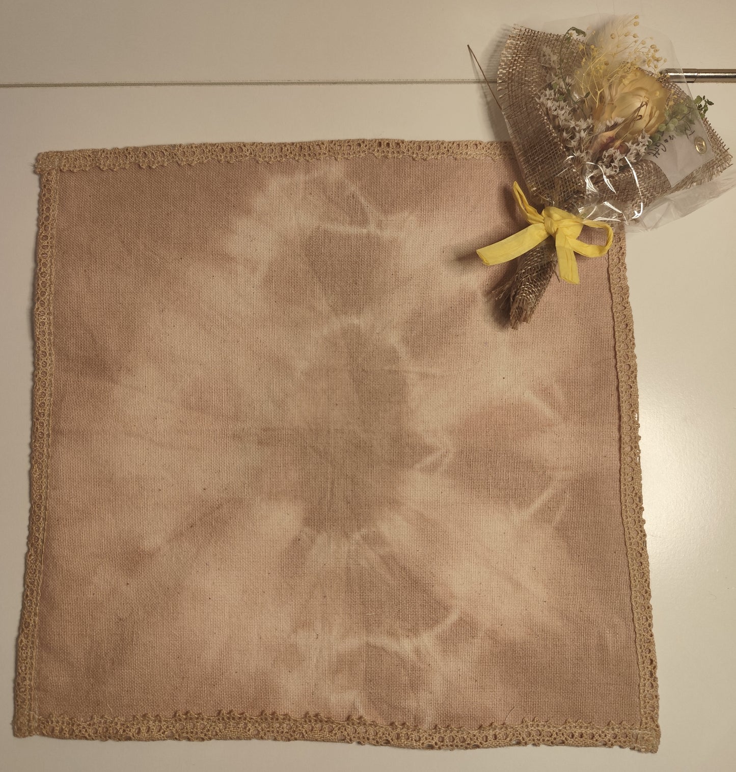 オーガニックコットン×無農薬びわの葉　草木染め　レースハンカチB