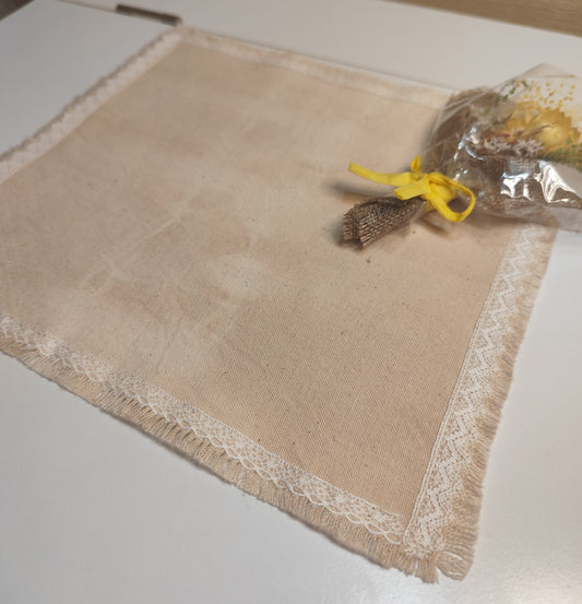 オーガニックコットン×無農薬びわの葉　草木染め　レースハンカチA