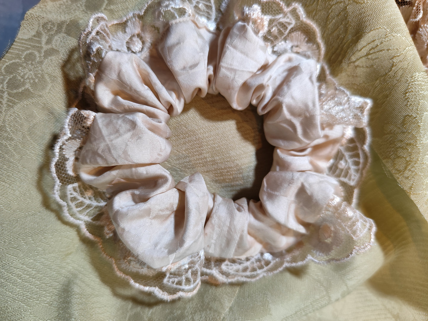 びわ染めシルク100シュシュ