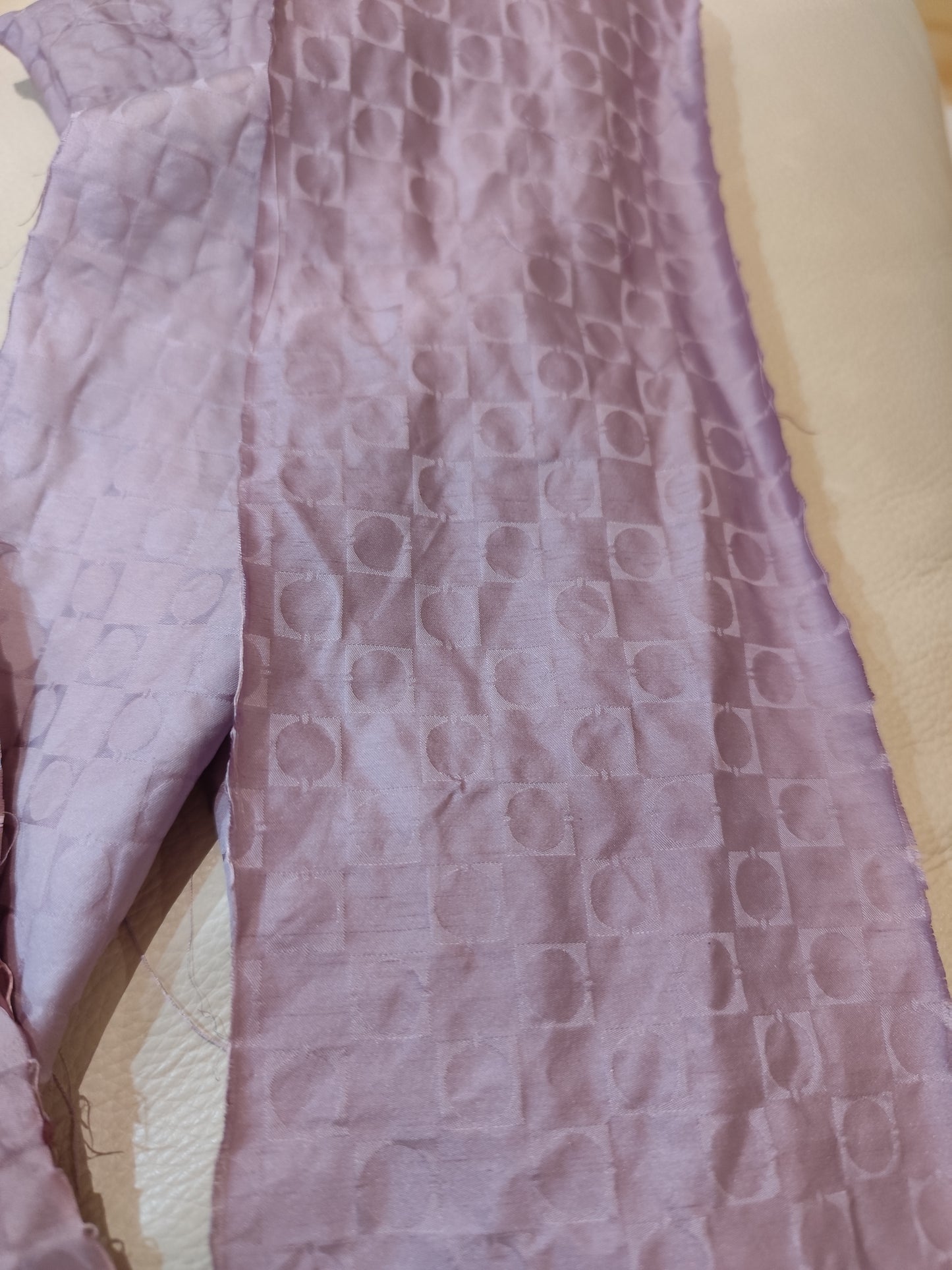 シルク100%シュシュ　ぶどう染め