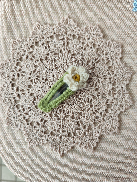 国産羊毛100%の手編みヘアピン A