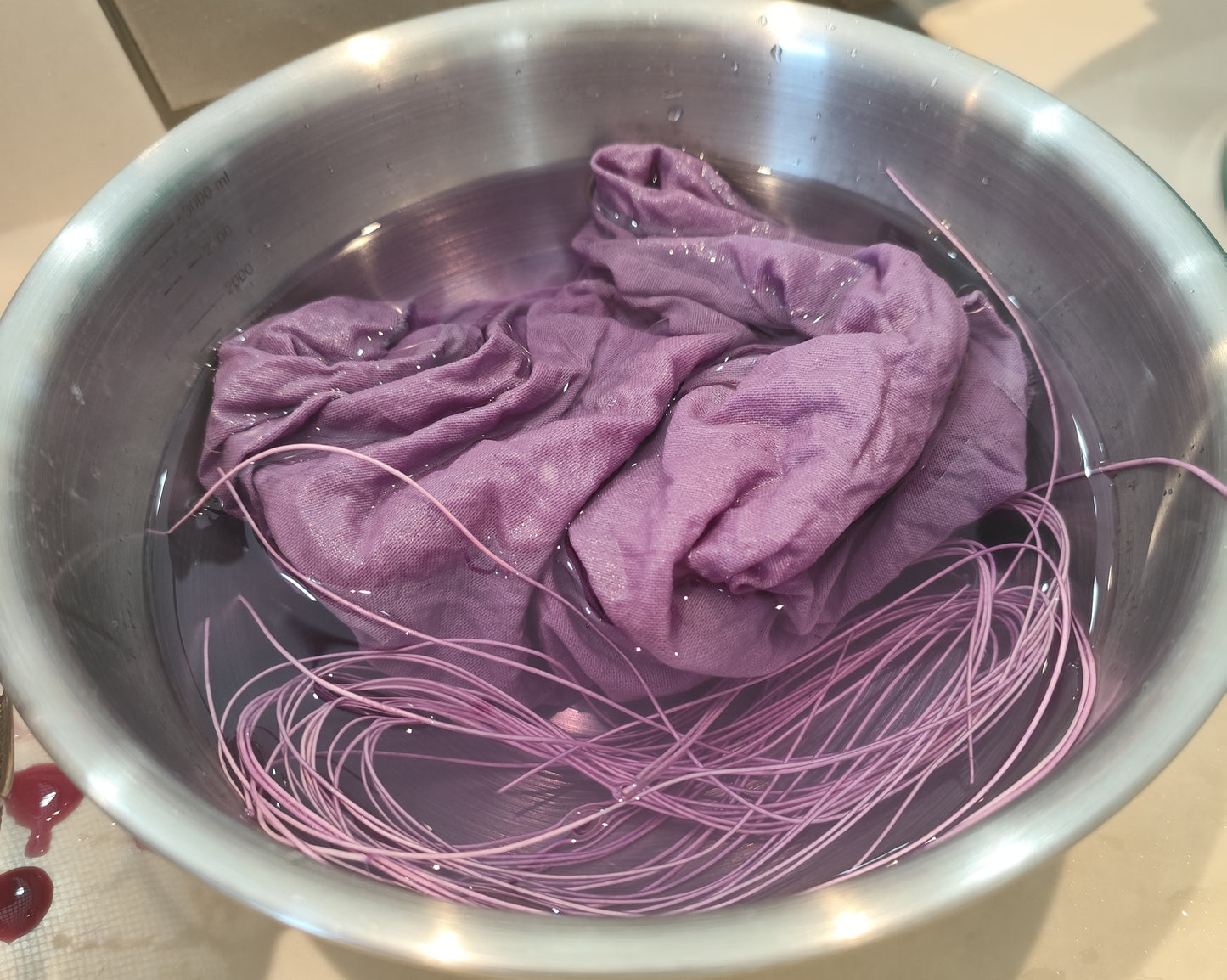 シルク100%シュシュ　ぶどう染め