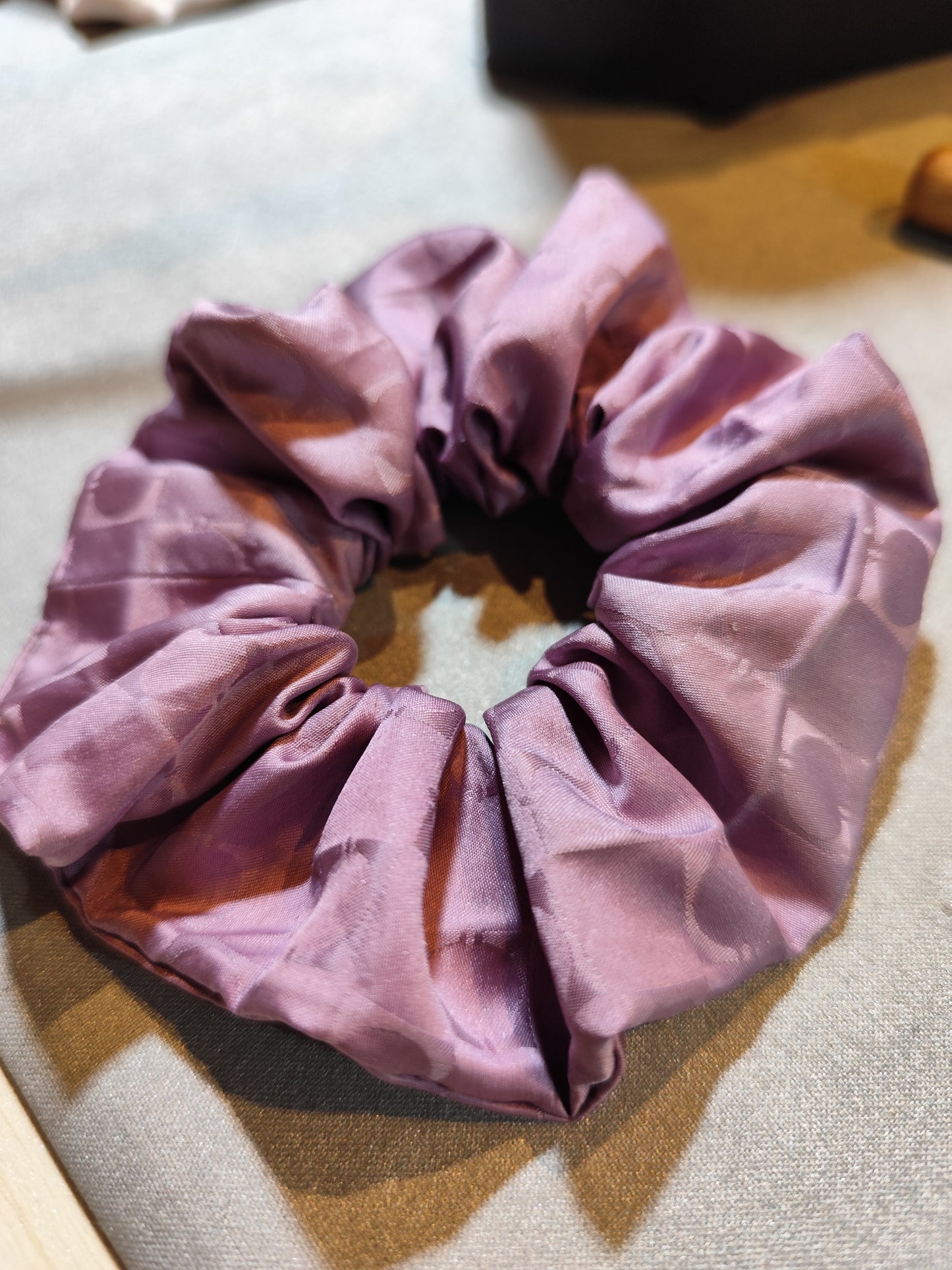 シルク100%シュシュ　ぶどう染め