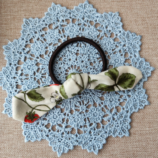 綿100%イチゴ柄のヘアアクセサリー