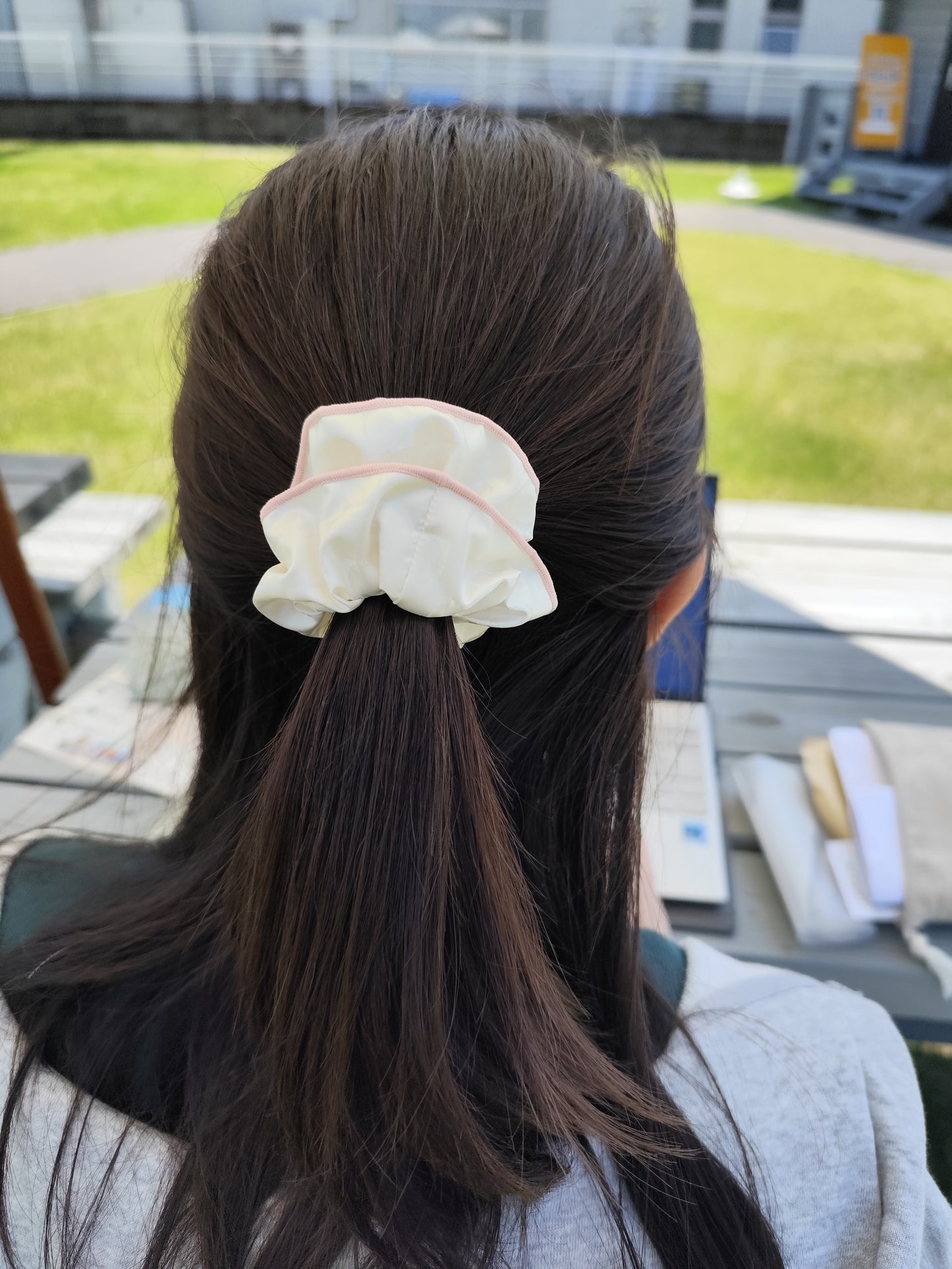 ひらひらピンクシルクシュシュ