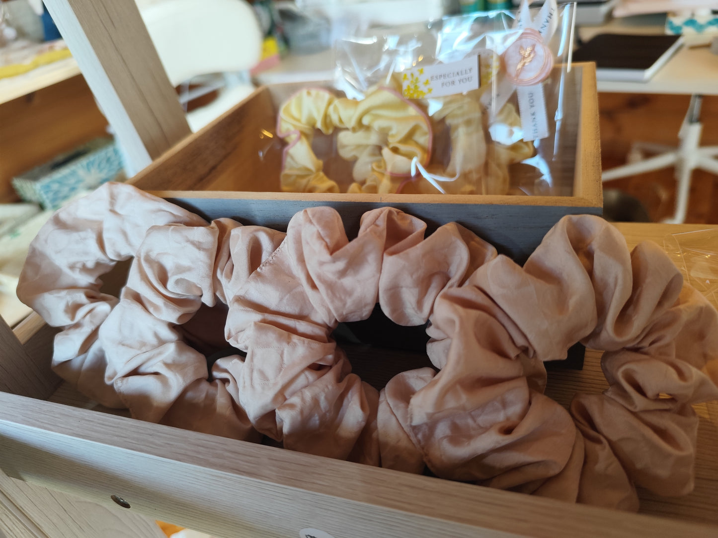 ぶどうの枝染め　シルクシュシュ