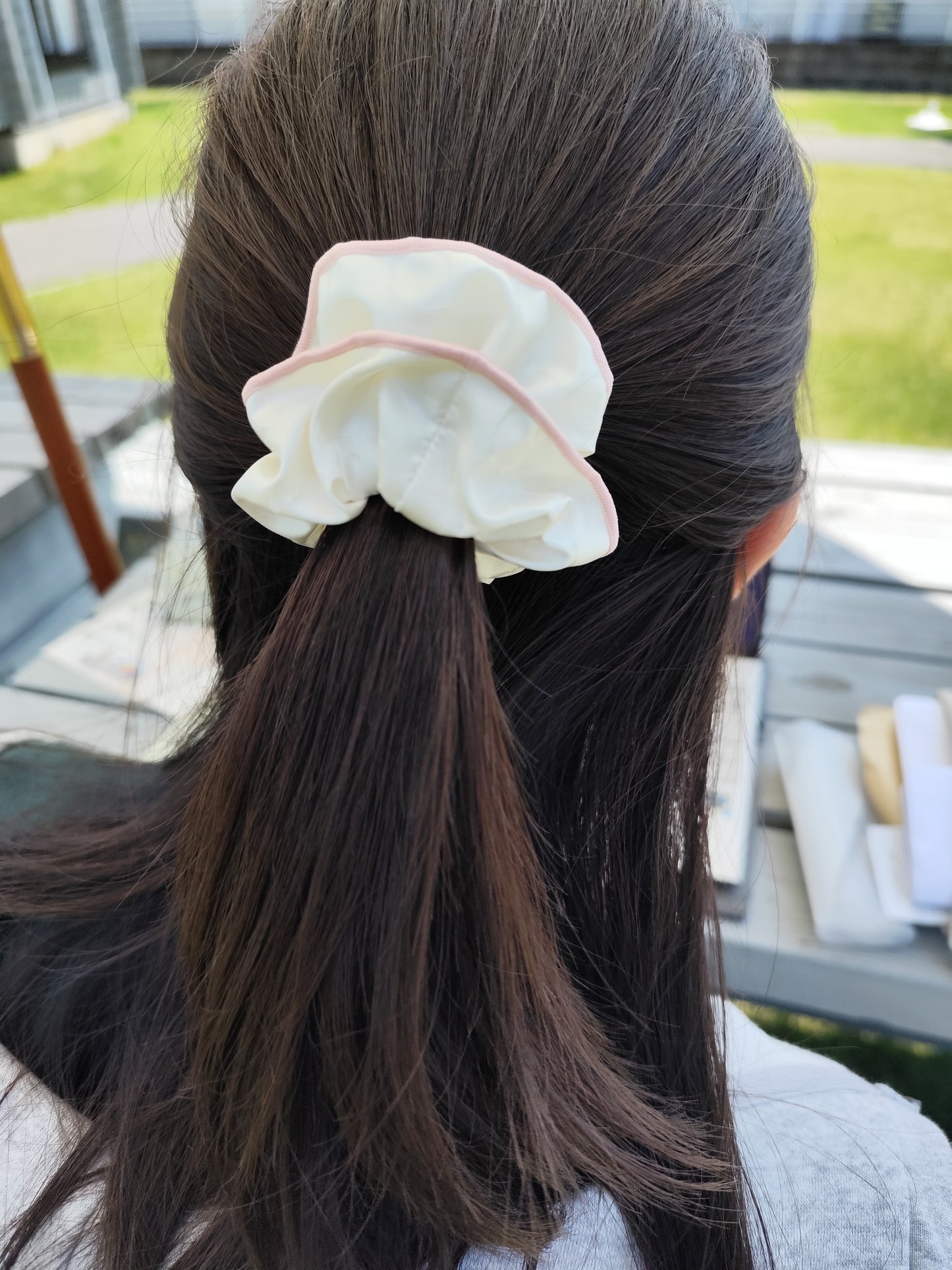 ひらひらピンクシルクシュシュ